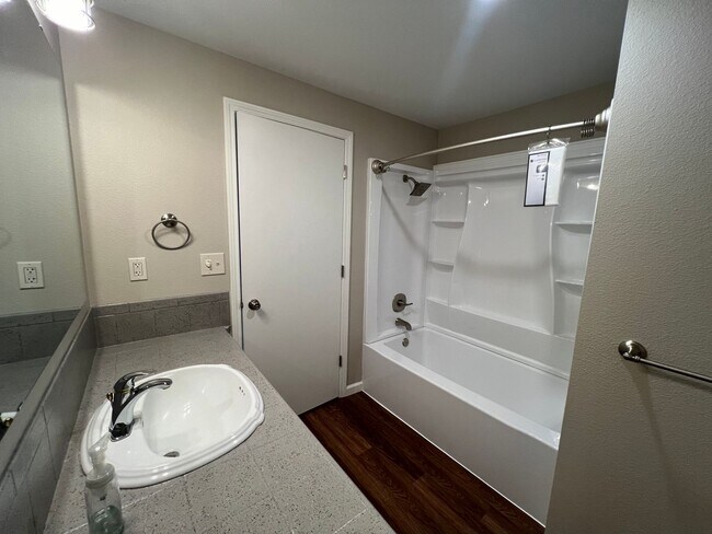 Building Photo - Beautiful Newly Renovated 3 Bedroom Home