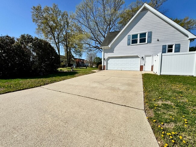 Building Photo - Great Neck Pool Home! First-Time Rental Available NOW! Pet Friendly - Corner Lot - Top Schools!