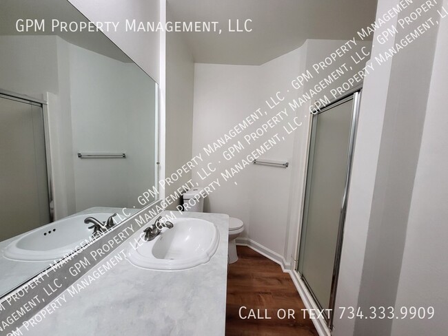 Building Photo - 8975 Nottingham Dr