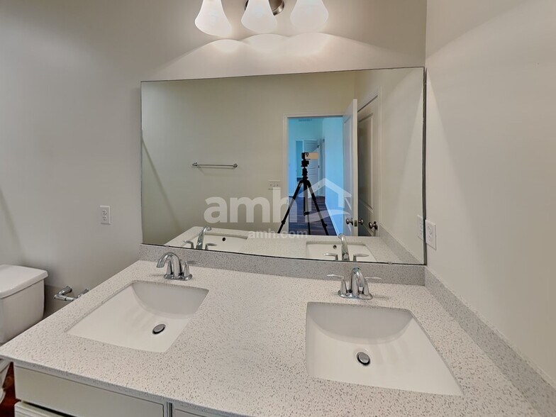 Building Photo - 8146 Golden Bamboo Dr
