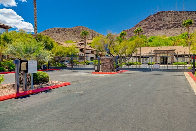 Building Photo - Ground Floor 2BD/2BA Condo in Gated Henderson Community – Resort-Style Amenities!