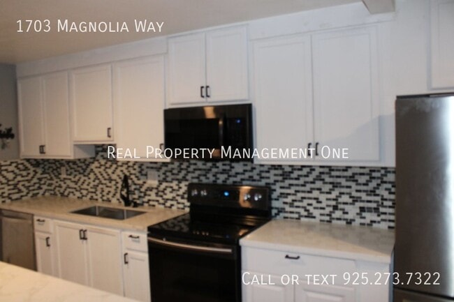 Building Photo - 1703 Magnolia Way