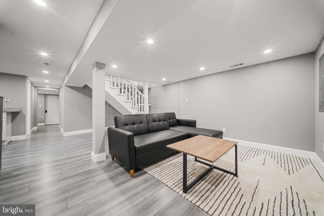 Building Photo - 1416 S St SE