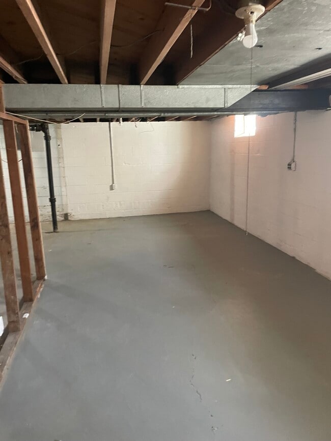 Building Photo - 13144 Orange St