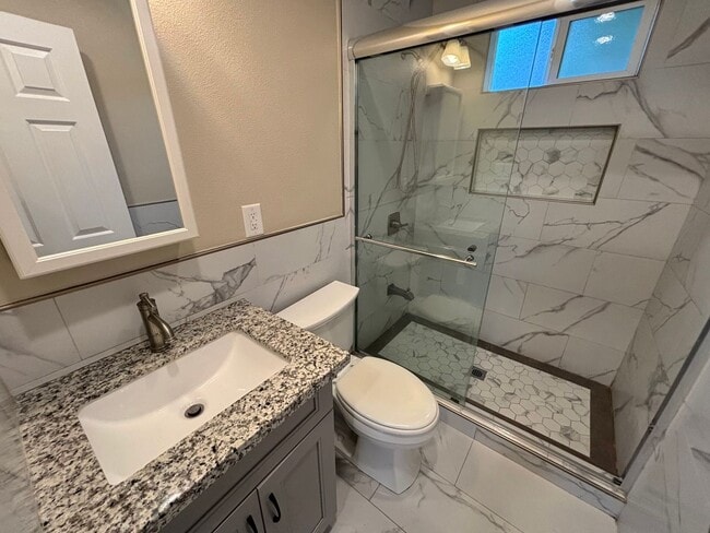 Building Photo - Spacious 2 Bedroom Home with 2 Bonus Rooms