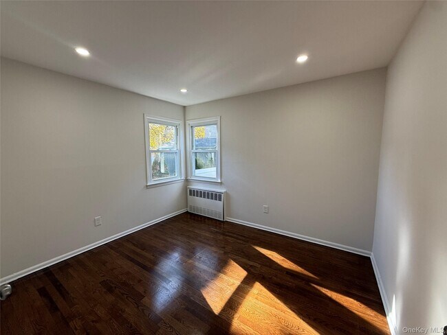 Building Photo - 123 Denton Ave