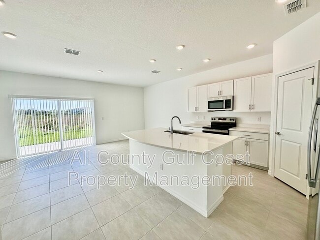 Building Photo - 15097 Cuzcorro Ct