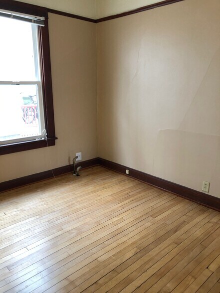 Building Photo - 1107 E Gorham St