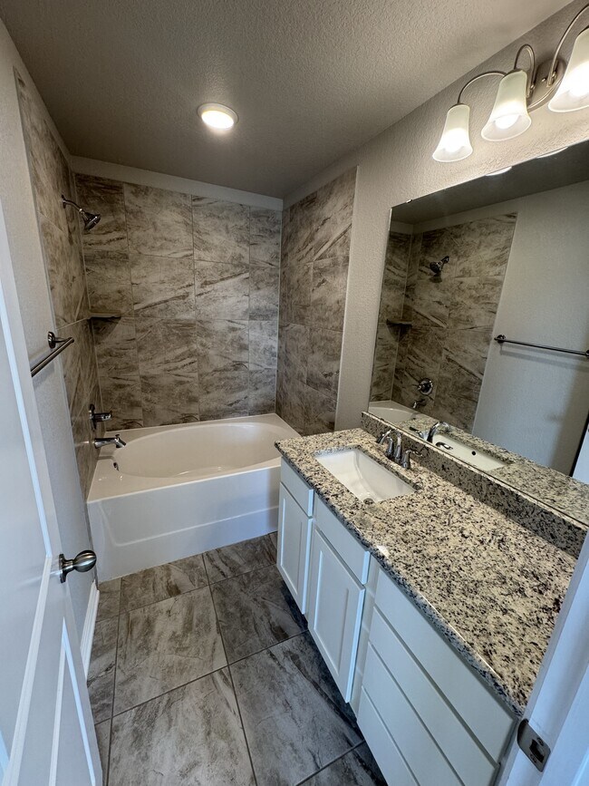 Building Photo - 7615 Stonehollow
