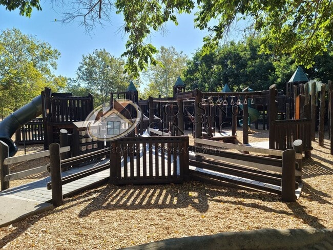 Building Photo - Executive Folsom Rental EXCELLENT Location and a POOL!
