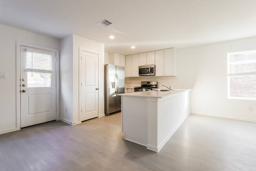 Building Photo - 1705 Lofty Cedar Ct