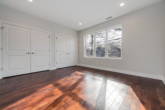 Building Photo - 1919 N Drake Ave