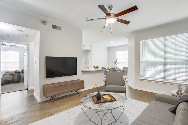 Building Photo - Comfort & Convenience in Houston!