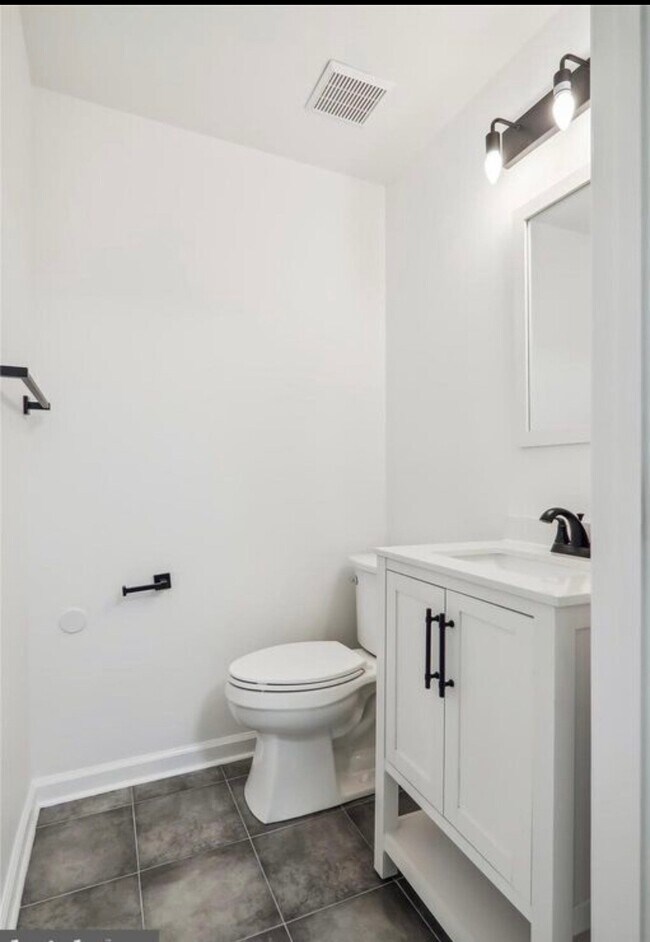 Building Photo - 13652 Palmetto Cir