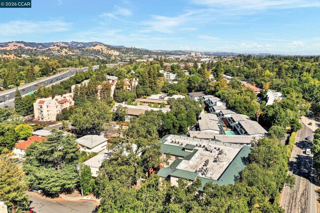 Building Photo - 1310 Creekside Dr