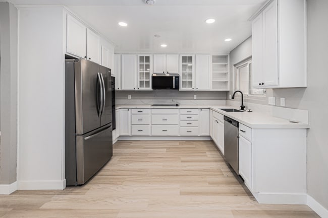 Building Photo - 1421 Viejas View Ln