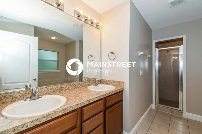 Building Photo - 3 Bedroom Pet-Friendly Home in Jacksonville, FL with Main Street Renewal