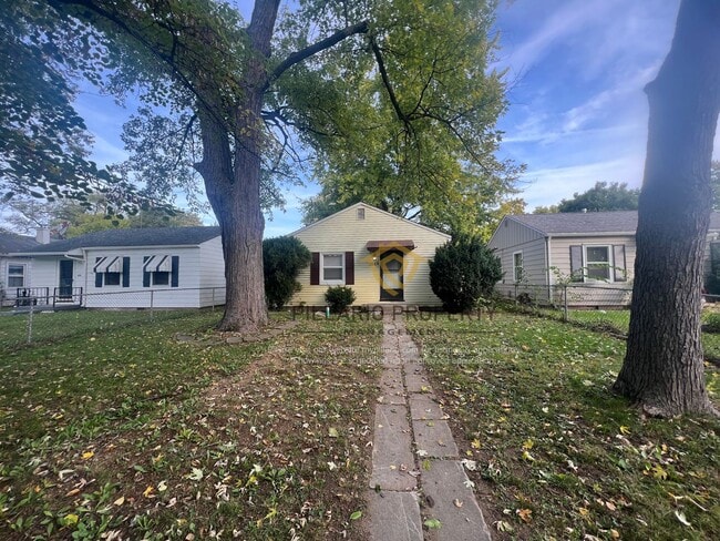 Building Photo - Minutes to the Indy 500 Track, 2 Bedroom, ...