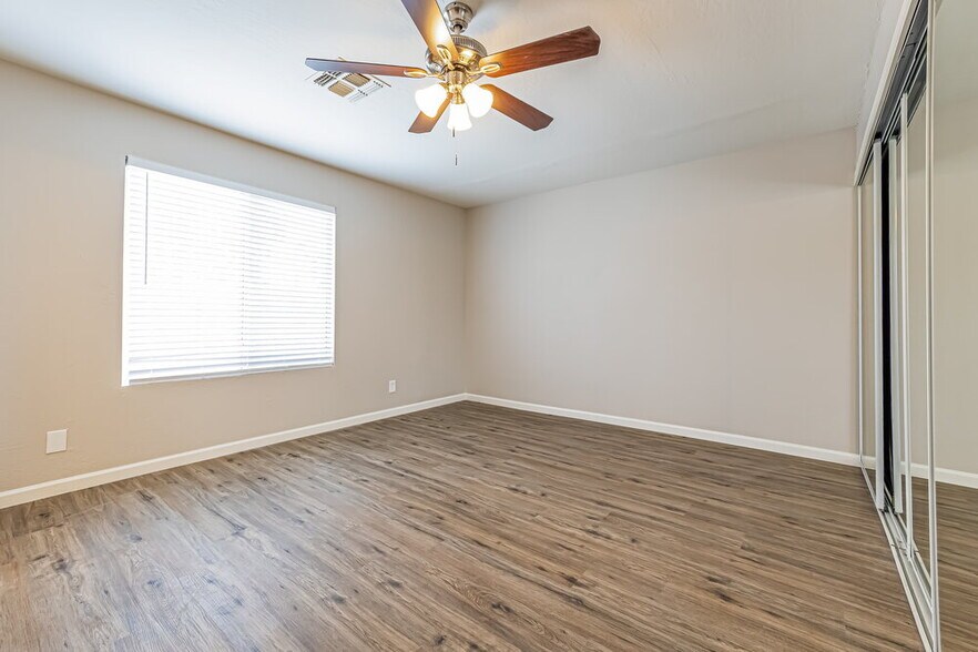 Building Photo - 986 S Wanda Dr