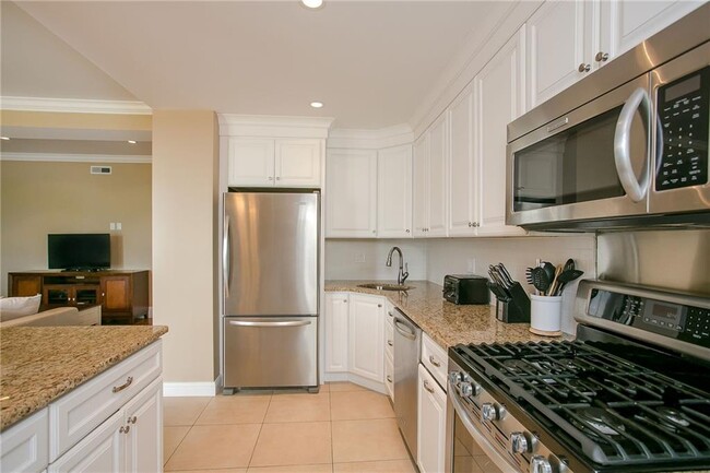 Building Photo - 241 Ruggles Ave