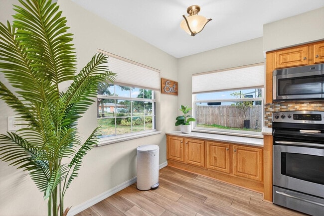 Building Photo - 10546 53rd Ave N