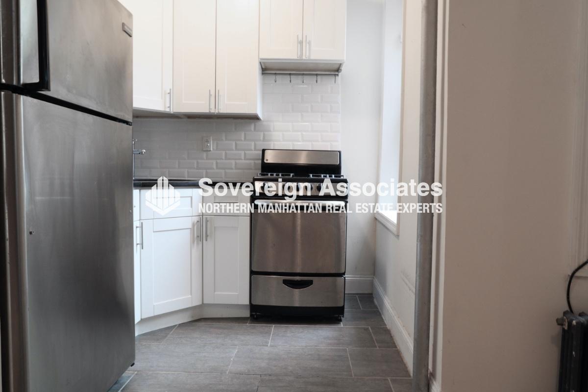 Building Photo - 573 W 159th St