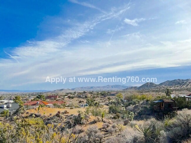 Building Photo - Charming 3 Bedroom 2 Bathroom Home In The Highly Desired Juniper Terrace Neighborhood!!