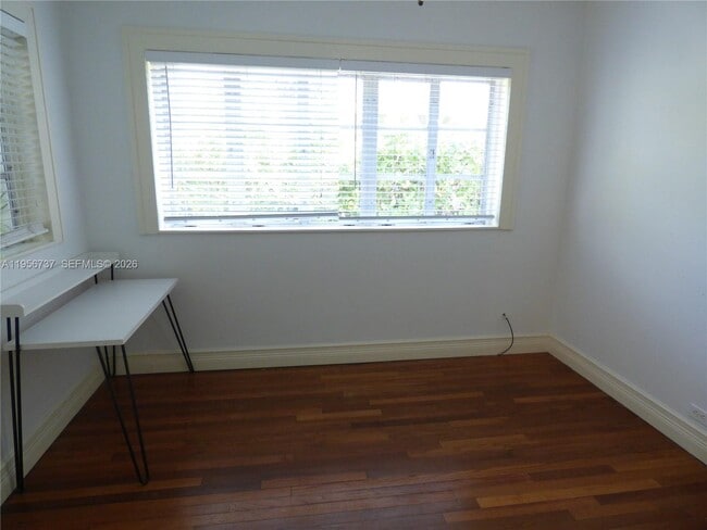 Building Photo - 409 Marmore Ave