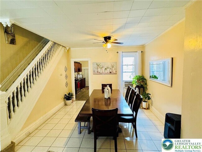 Building Photo - 1523 W Chew St