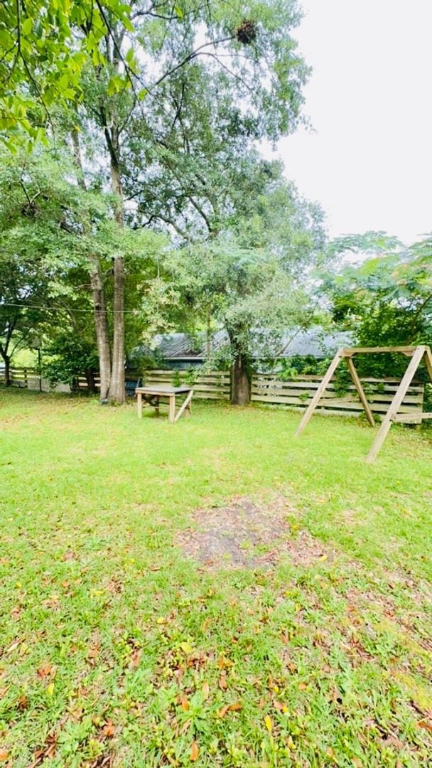 Building Photo - SEAGATE AREA - 1BD/1BA - Located just off ...