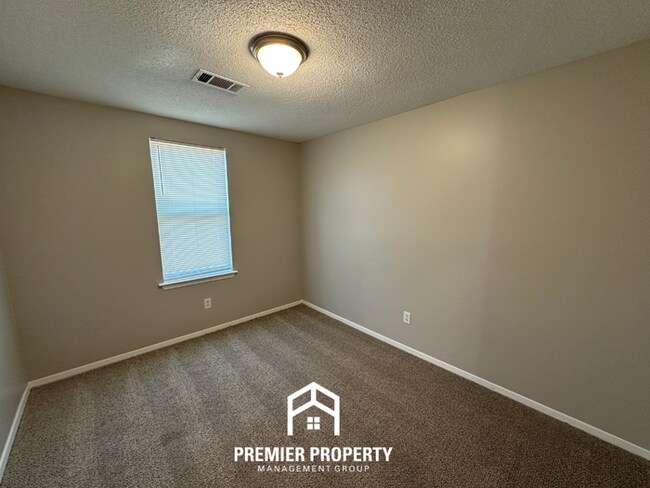 Building Photo - Newly Renovated 3BR/2BA in 38141 | Vaulted Ceilings, Fireplace & Fenced Yard