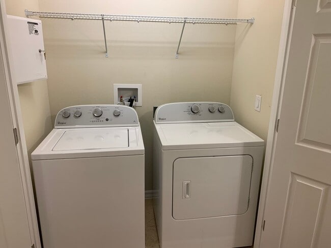 Building Photo - 3 Bedroom, 2.5 bath townhome n Windermere,...