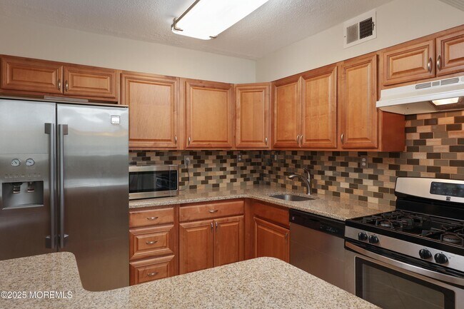 Building Photo - 675 Ocean Ave N