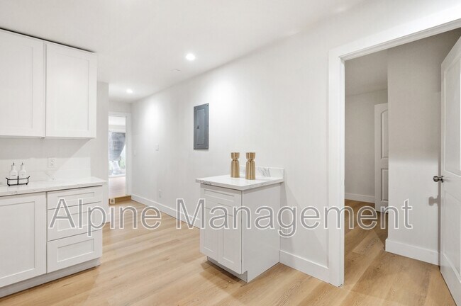 Building Photo - 830A 47th Street