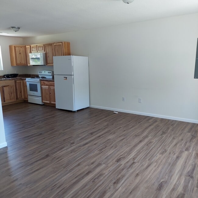 Building Photo - 1010 S Singleton