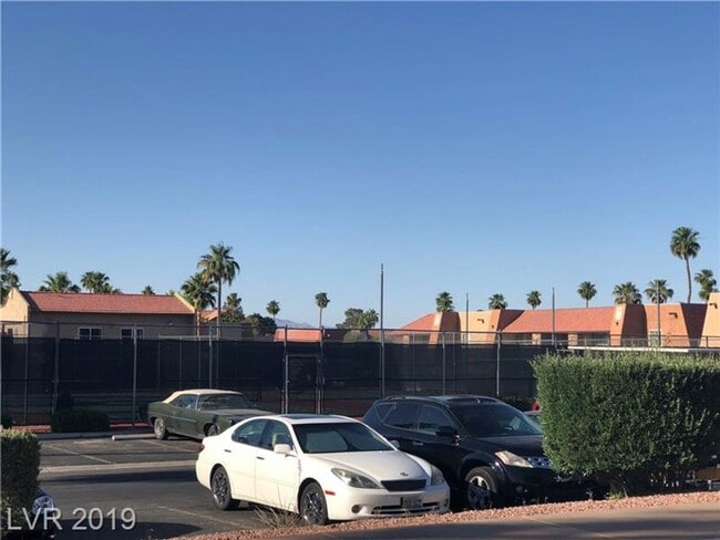 Building Photo - GUARD GATE COMMUNITY, 3 BEDROOM, 1.75 BATH...