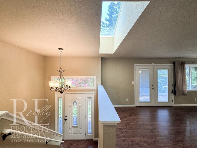 Building Photo - Bright & Spacious Split-Level Home with Gourmet Kitchen, Skylight & Expansive Yard