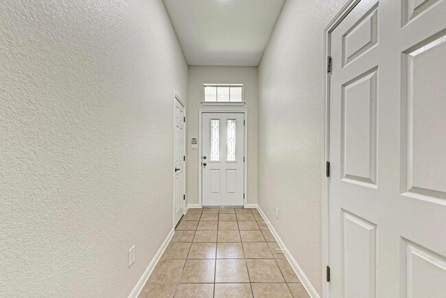 Building Photo - 18420 Dry Brook Loop