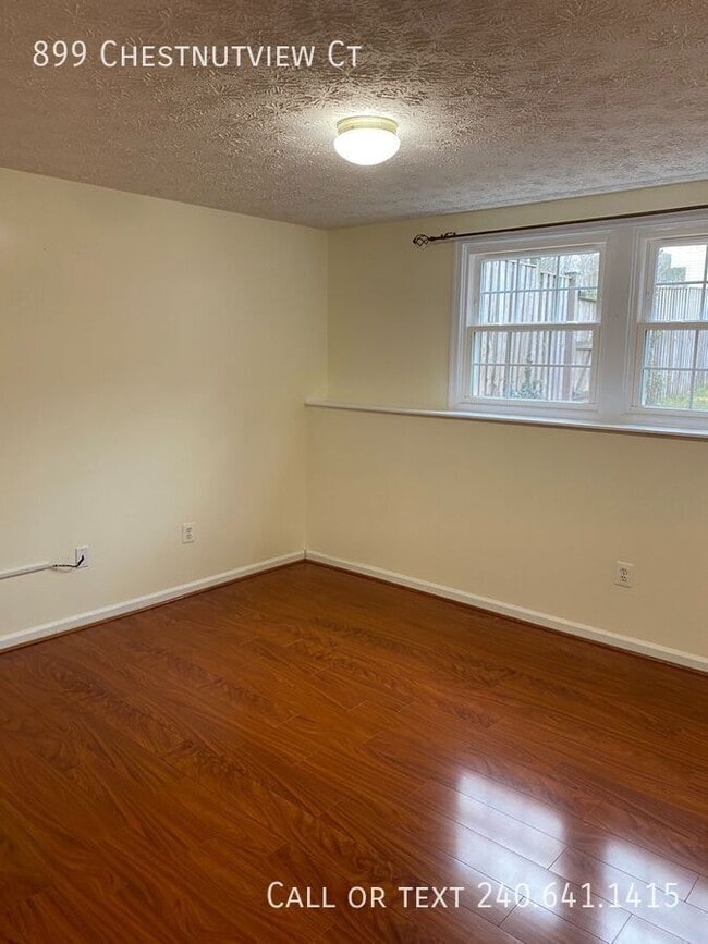 Building Photo - 899 Chestnutview Ct