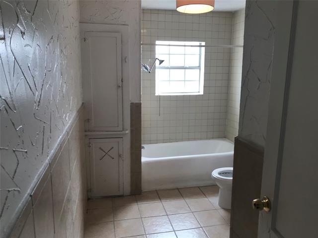 Building Photo - 813 W Eighth St