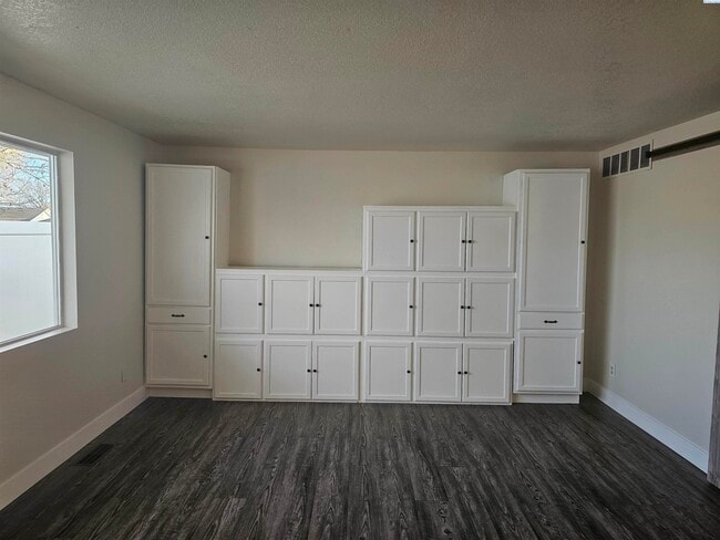 Building Photo - Completely Remodeled Condo; Very Private & Quiet