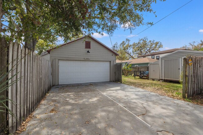 Building Photo - 485 28th Ave N