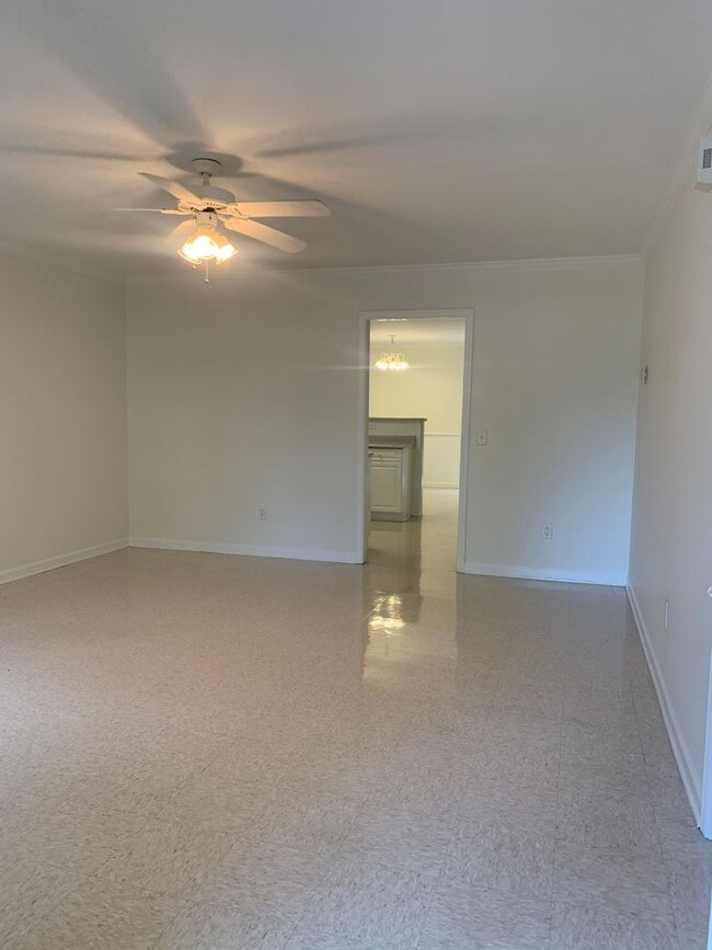 Building Photo - 3 Bedroom 2 Bath House on Victory Gardens Available Now