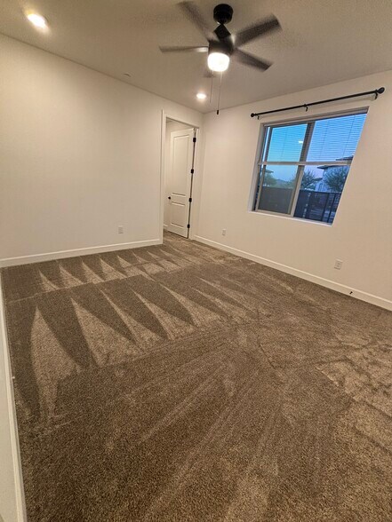 Building Photo - 2121 W Sonoran Desert Dr