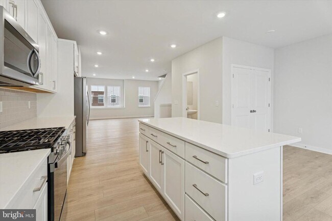 Building Photo - 19 E Front St