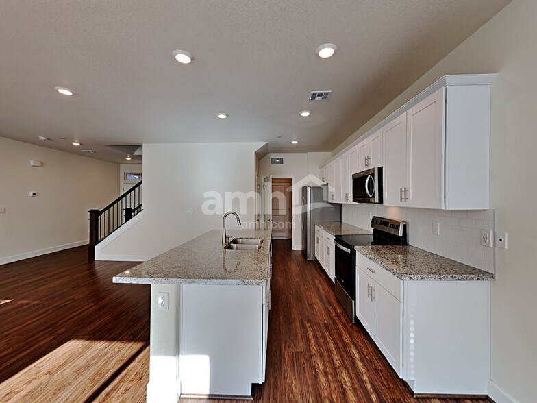 Building Photo - 1806 Viaggio Ave