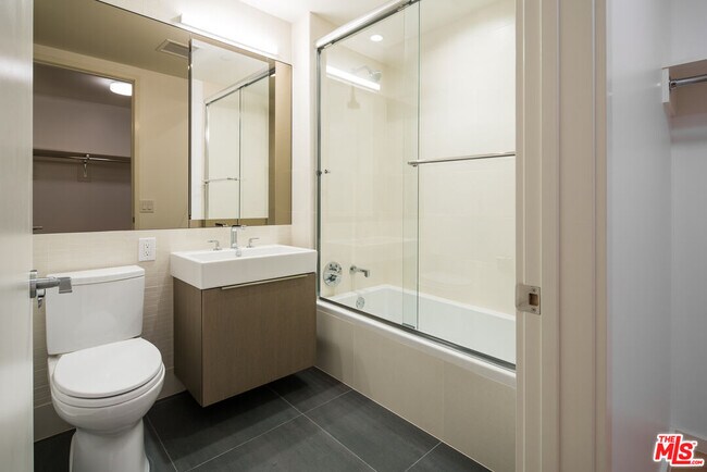 Building Photo - 889 Francisco St