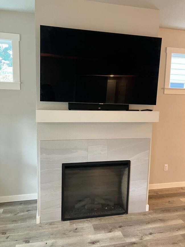 Building Photo - Large Three Bedroom Home in Sustainable South Salem Community