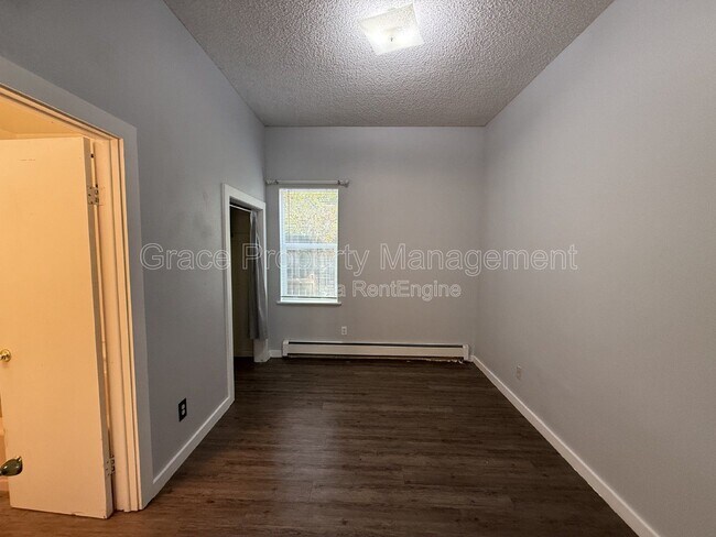 Building Photo - 410 E Geneseo St