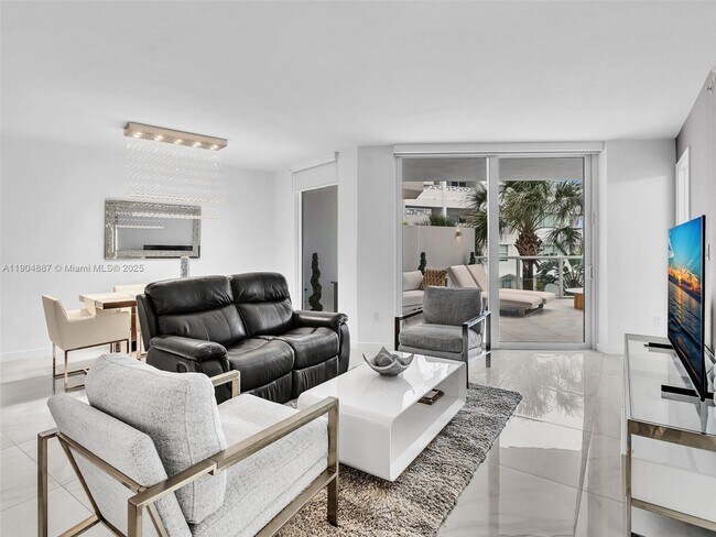 Building Photo - 9821 E Bay Harbor Dr